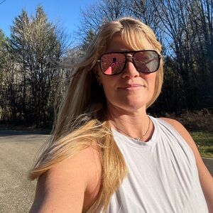 Meet your Posher, Casey